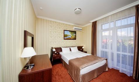 Двухместный номер с балконом. Отель "Фаворит", г. Геленджик