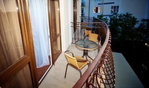 Номер улучшенный с балконом. Отель "Фаворит", г. Геленджик