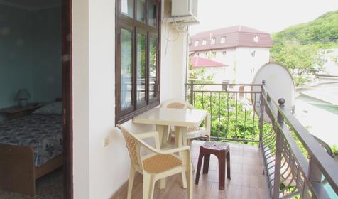 Балкон. Трехместный номер Повышенной комфортности. Частный дом Елена, п. Лоо