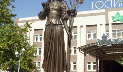 Памятник Кларе Лучко