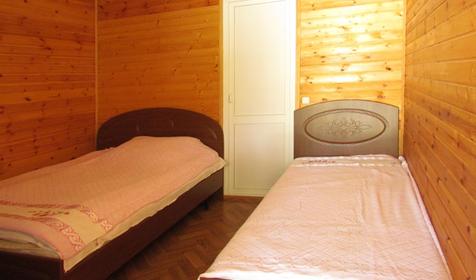 Трехместный номер с удобствами. Гостевой дом Уютный дворик. г.Сочи, п. Вардане