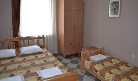 Трехместный номер. Гостиничный дом Домик у реки, п. Архипо-Осиповка