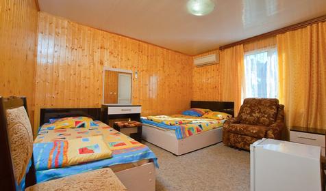 Трехместный номер с допместом. Гостевой дом Луиза, г. Сочи, Лазаревский район, п. Лоо