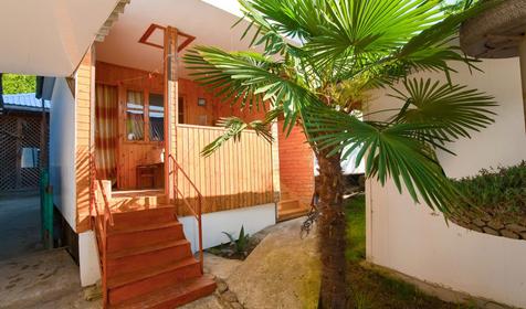 Трехместный номер. Гостевой дом Луиза, г. Сочи, Лазаревский район, п. Лоо