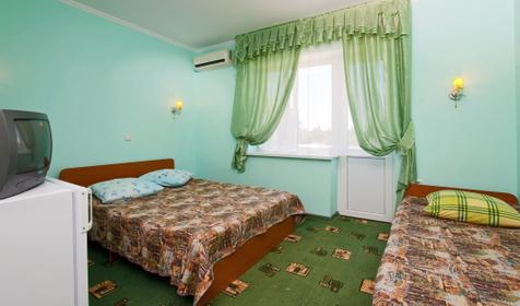 Трехместный номер. Гостевой дом по ул. Ростовская 2, Туапсинский район, п. Новомихайловский