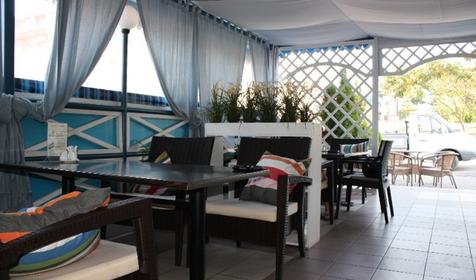 Терраса кафе. Отель Роза Ветров, г. Геленджик, с. Архипо-Осиповка