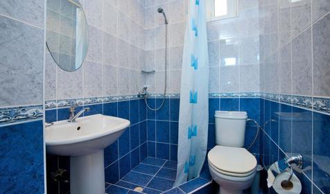 Санузел двухместного номера. Гостевой дом Калинка, г. Геленджик