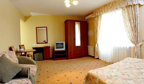 Трехместный номер Полулюкс. Отель Старый город, г. Анапа