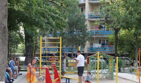 Детская площадка в парке. Отель София, г. Геленджик, с. Дивноморское