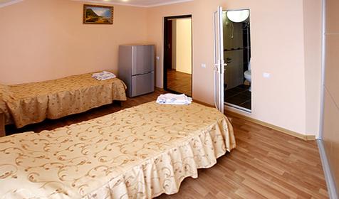 Четырехместный номер с перегородкой. Гостевой дом Тихое место, г. Геленджик, п. Архипо-Осиповка