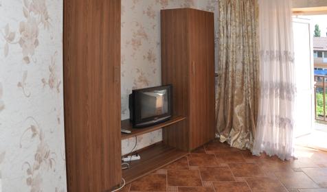 Четырехместный номер с перегородкой. Гостевой дом Тихое место, г. Геленджик, п. Архипо-Осиповка