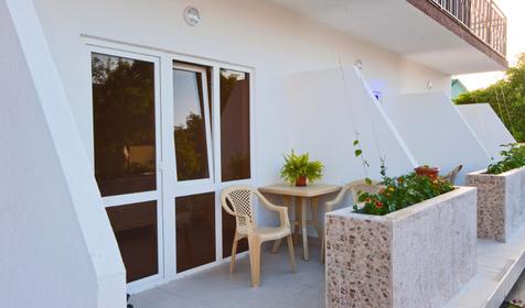 Балкон. Двухместный Люкс. Гостевой дом Алмаз, г. Сочи, п. Вардане