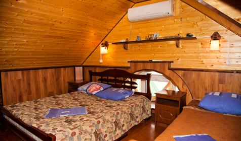 Шестиместный люкс (мансарда). Гостевой дом Теремок, г. Геленджик, с. Кабардинка