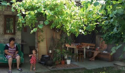 Двор и кухня. Частная мини-гостиница по ул. Строителей, 31, г. Анапа, п. Сукко