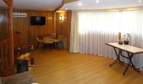 Люкс (в цокольном этаже с кухней), отель Виктория, Геленджик