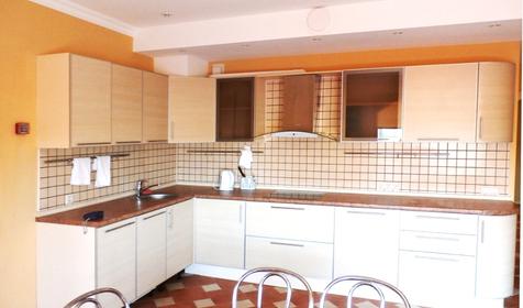 Кухня-столовая. Коттеджи «Янтарь-Сервис», Темрюкский р-н, п. Веселовка