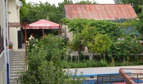 Вид из окна, гостевой дом Архос, г. Геленджик, с. Архипо-Осиповка