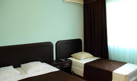 Трехместный номер со всеми удобствами. База отдыха Садко, п. Широкая Балка