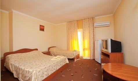 Трехместный стандарт с лоджией, гостиница Экватор, п. Лермонтово