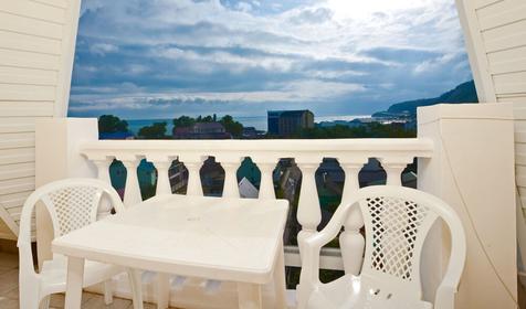 Трехместный стандарт с лоджией, гостиница Экватор, п. Лермонтово