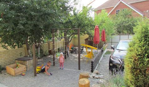 Детская площадка. Гостевой дом Шоколад, г. Новороссийск, с. Абрау-Дюрсо