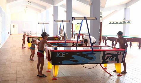 Игровая терраса. Отель Довиль, г. Анапа