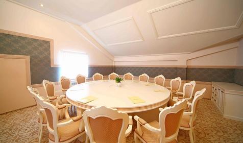 Комната для переговоров. Отель Довиль, г. Анапа