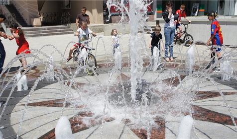 Фонтанный комплекс у Дома Книги