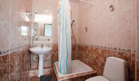 Стандарт трехместный с балконом. Гостиница Люкс, п. Ольгинка