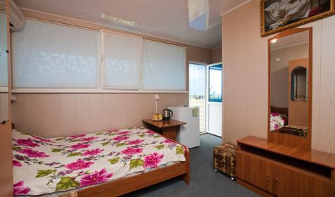 Стандарт двухместный с балконом. Гостиница Люкс, п. Ольгинка