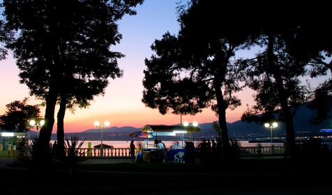 Набережная. Коттеджи "Уютный берег", г. Геленджик