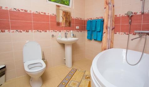 Санузел. Корпус "Жасминовый". База отдыха "Родничок", г. Горячий Ключ, с. Безымянное