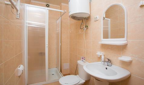 Санузел. Корпус "Янтарный". База отдыха "Родничок", г. Горячий Ключ, с. Безымянное