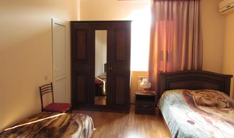 Трехместный стандарт. Гостевой дом "Король Лев", г. Сочи, п. Горный воздух