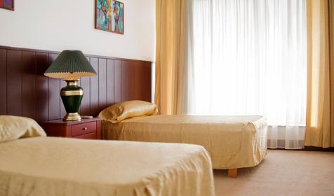 Спальня четырехместного двухэтажного люкса. Пансионат Нева Интернейшенел, г. Сочи