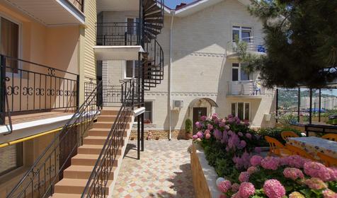 Двор. Гостевой дом Виктория, пос. Лазаревское