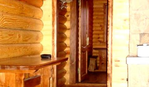 Двухместный номер в домике (№2-6). Туркомплекс Горное настроение, Майкопский район, 10 км к юго-западу от ст. Даховской