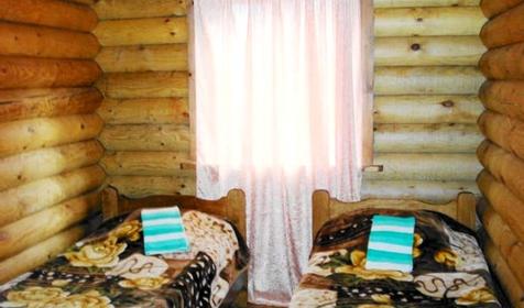 Двухместный номер в домике (№2-6). Туркомплекс Горное настроение, Майкопский район, 10 км к юго-западу от ст. Даховской