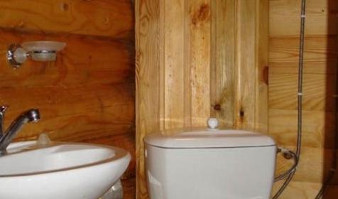 Двухместный номер в домике (7, 9, 11). Туркомплекс Горное настроение, Майкопский район, 10 км к юго-западу от ст. Даховской