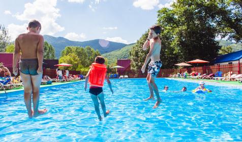 Бассейн. Туркомплекс "Горная деревня", Майкопский район, п. Никель