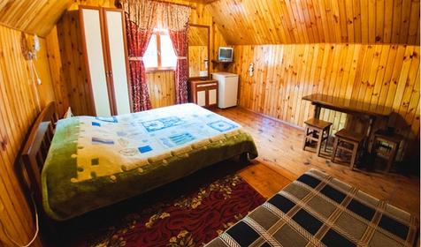 Трехместный с удобствами. Туркомплекс "Горная деревня", Майкопский район, п. Никель