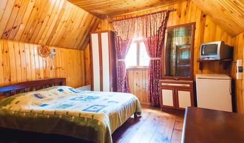 Трехместный с удобствами. Туркомплекс "Горная деревня", Майкопский район, п. Никель