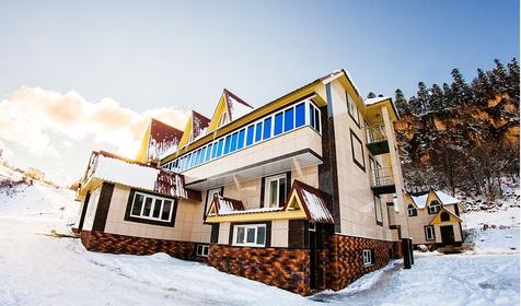 Фасад. Турбаза Лаго-Наки, ст. Даховская (р-н Азишского хребта)