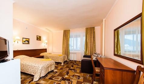 Трехместный номер. Турбаза Лаго-Наки, ст. Даховская (р-н Азишского хребта)