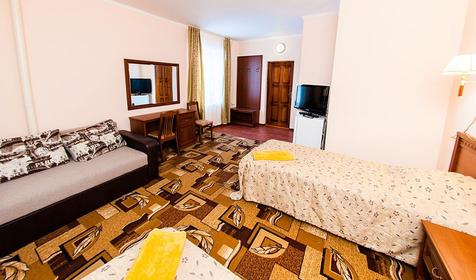 Трехместный номер. Турбаза Лаго-Наки, ст. Даховская (р-н Азишского хребта)