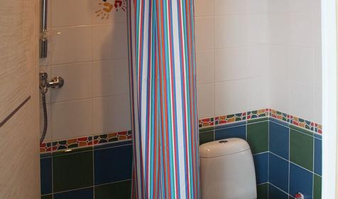 Санузел в номере "Диско". Серфстанция АхтариSurf, г. Приморско-Ахтарск