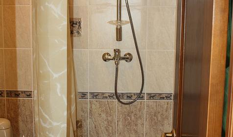 Санузел в номере "Охота". Серфстанция АхтариSurf, г. Приморско-Ахтарск