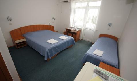 Трехместный номер с балконом. Гостевой дом Лера, г. Сочи, Лазаревский район, п. Лоо