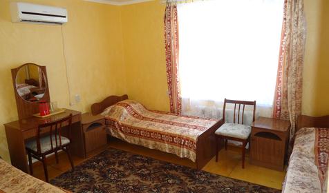 Трехместный стандарт. Гостевой дом Домашний уют, г. Абинск