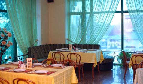 Кафе-пиццерия. Гостиница Версаль, г. Армавир